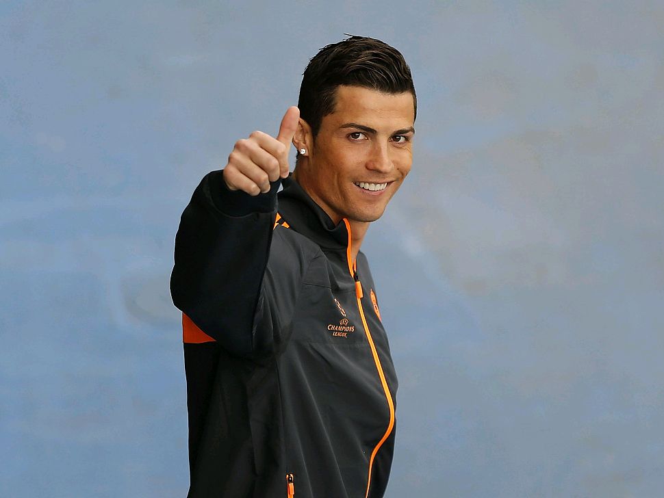 无缘升级向球迷跪拜道歉，水原三星主帅卞成焕赛后主动辞职