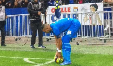 西媒：巴黎圣日耳曼有意签下吕迪格，他们准备为他提供一份极具吸引力的合同（西媒：巴黎圣日耳曼欲引进吕迪格，拟奉上丰厚合同）