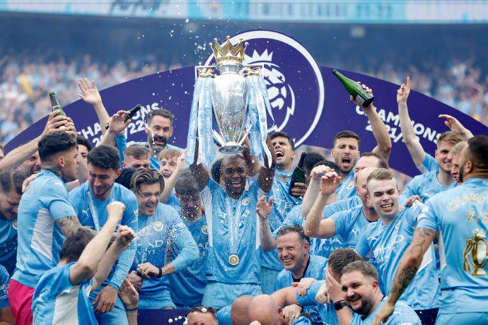 重庆铜梁龙冲超成功，重庆足球时隔4个赛季重返中超联赛