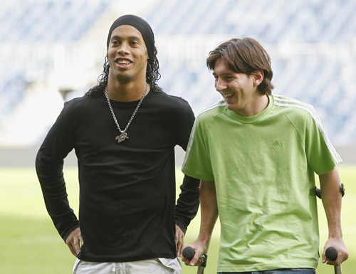 意甲最新积分战报 又是1球小胜！AC米兰3连胜 超国米那不勒登顶（意甲积分新态势：AC米兰再以一球险胜取三连胜，力压国米与那不勒斯登顶）