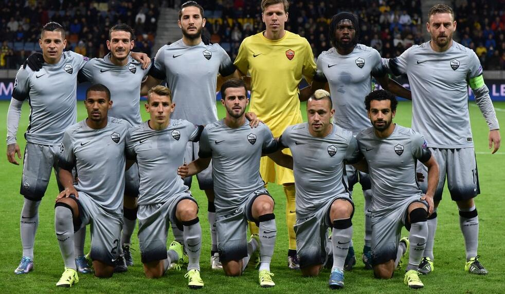 原曼联青年队球员目前正在卖蛋糕，他是小麦、拉什福德前队友