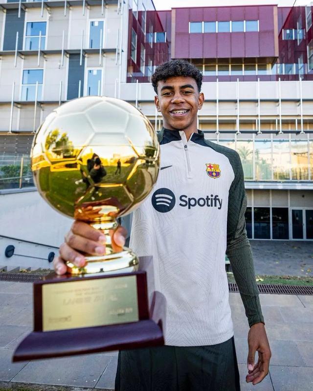 丰塞卡：谢尔基需改善防守态度，以适应曼城的战术纪律