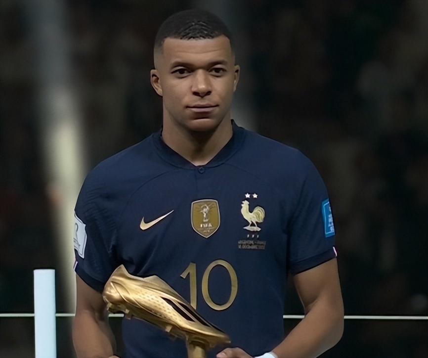 布冯谈意大利足球：我们从小就注重成绩，现在要回归技术训练