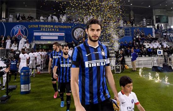 记者：德温特想踢欧冠，他依然优先考虑加盟国米