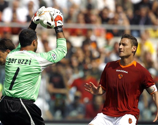 科贝尔谈小贝林染红：我该传一个更好的球避免他犯规 会承担责任（科贝尔谈小贝林红牌：我本应传得更好避免犯规，责任在我）