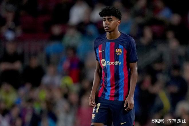 英媒评英超赛季30人：哈兰德居首赖斯第2，曼联仅B费上榜（英媒评选英超赛季30强：哈兰德第一、赖斯第二，曼联唯有B费入围）