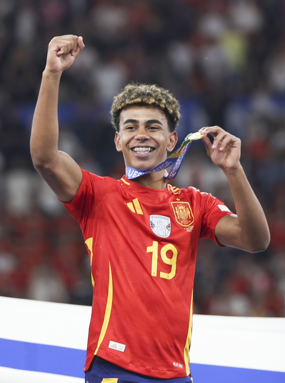 卡什：夏窗我收到好几份报价，但我就想留在维拉，我喜欢这里