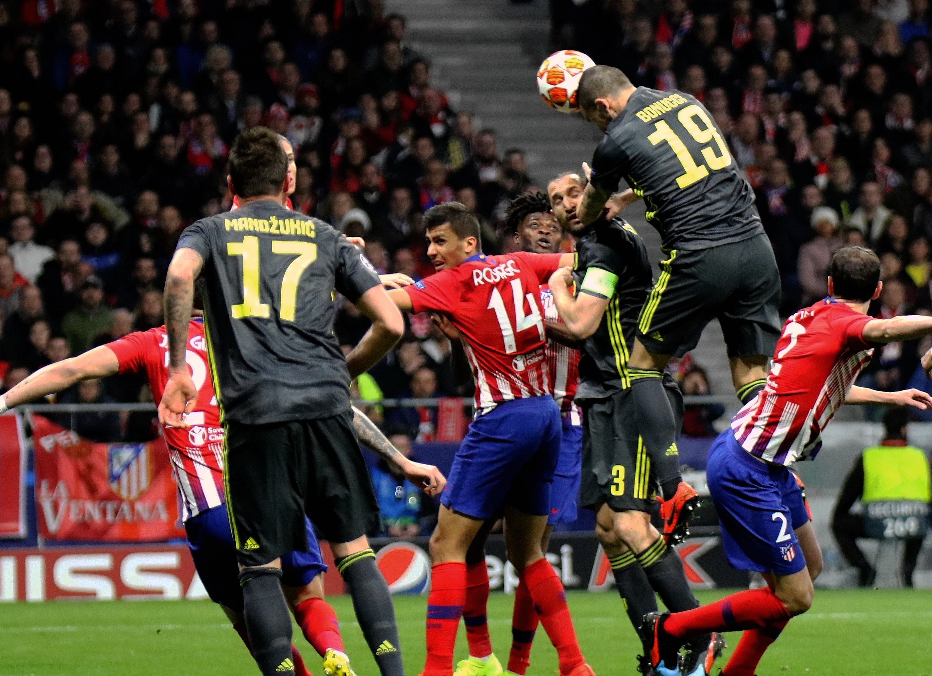 于帕：愿意和登贝莱在俱乐部合作，我当然会续约留在拜仁（于帕：盼与登贝莱在俱乐部联手，我当然会续约留守拜仁）