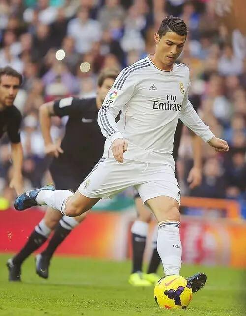 曼联冬窗按兵不动，明夏主攻防守型中场！（曼联冬窗暂缓出手，夏窗主攻防守型中场）