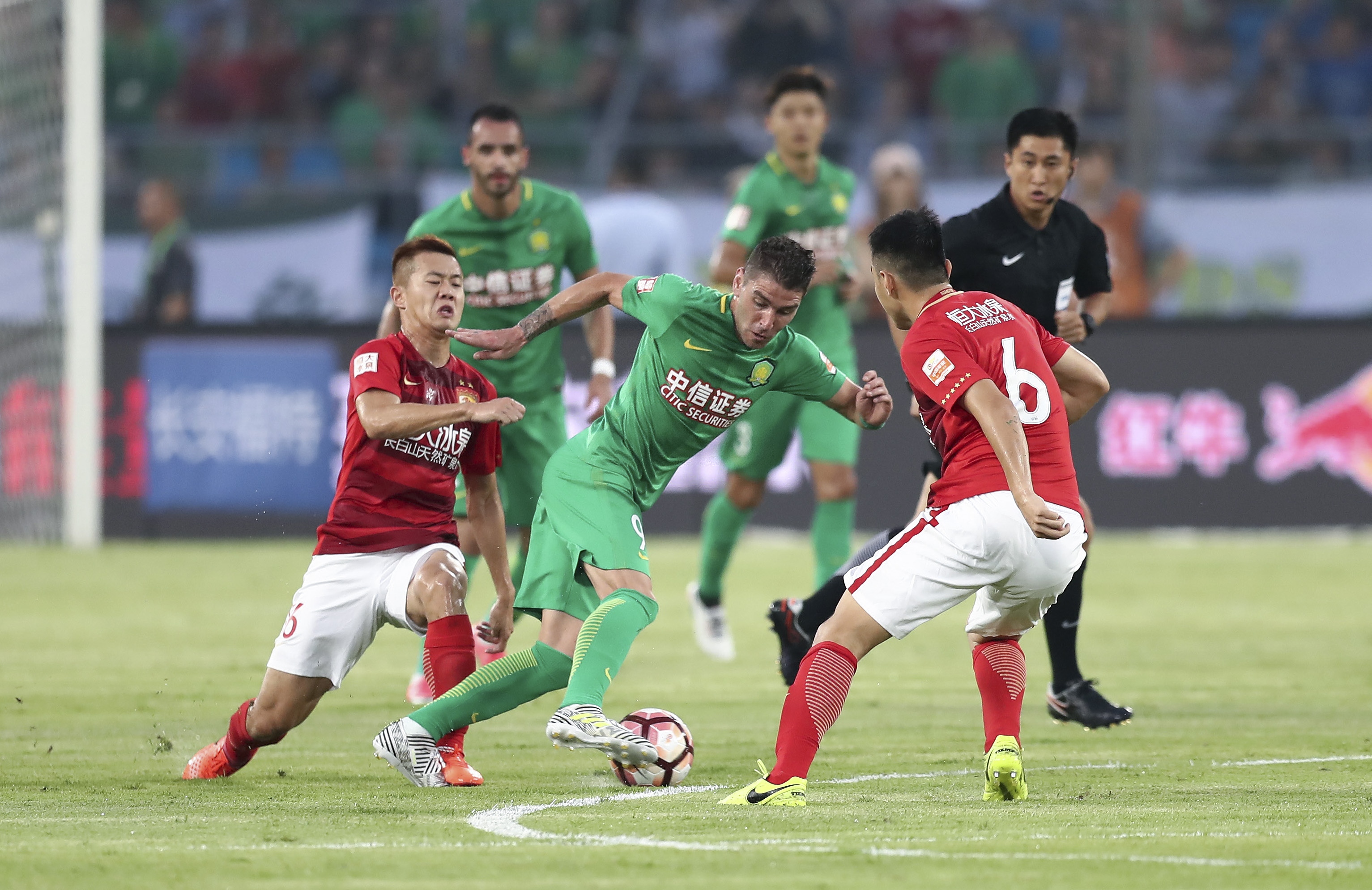 英媒：热刺领跑伊万-托尼的转会，球员愿意降低一半的薪水