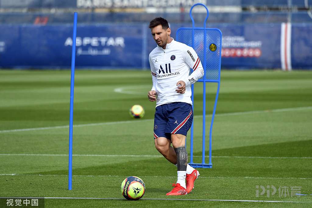 拿到50冠再退役，梅西已经是历史第一人了吗？